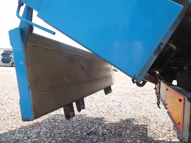 いすゞ エルフ PB-NKR81N(2WD)の写真28