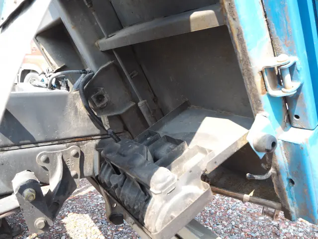 いすゞ エルフ PB-NKR81N(2WD)の写真33