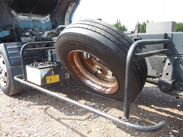 いすゞ エルフ PB-NKR81N(2WD)の写真35