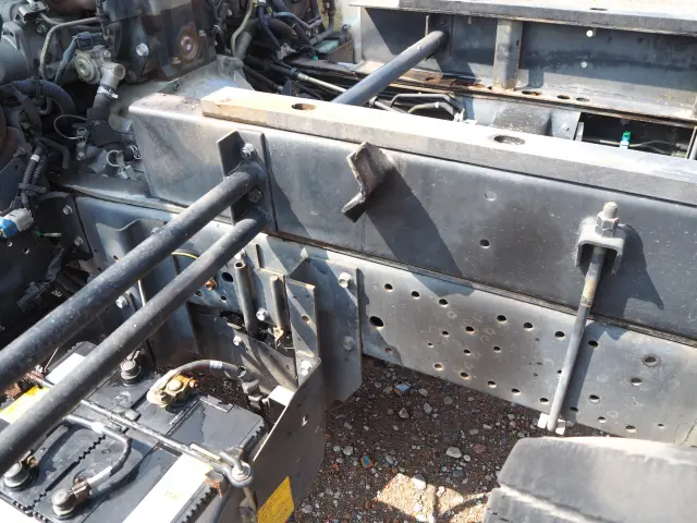 いすゞ エルフ PB-NKR81N(2WD)の写真36