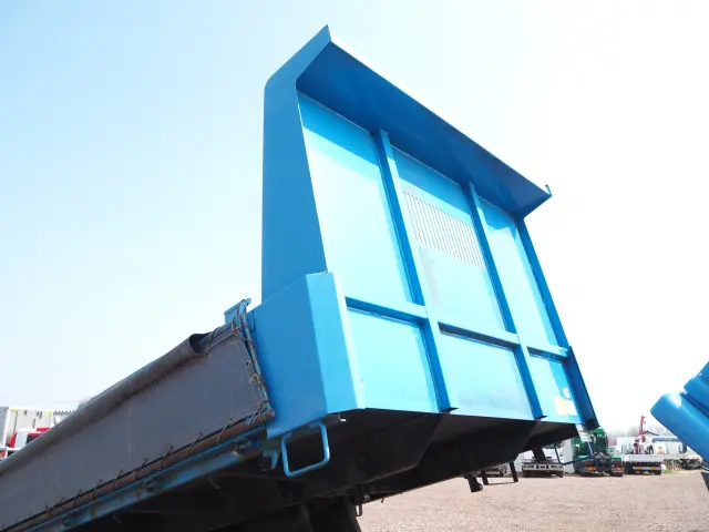 いすゞ エルフ PB-NKR81N(2WD)の写真40