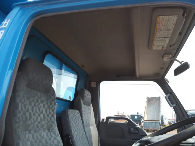 いすゞ エルフ PB-NKR81N(2WD)の写真47