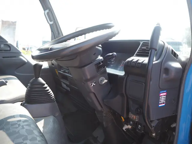 いすゞ エルフ PB-NKR81N(2WD)の写真48