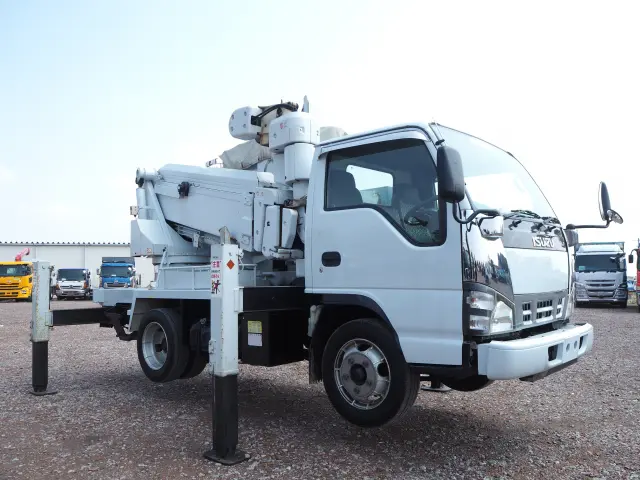 いすゞ エルフ PB-NKR81AN(2WD)の写真7