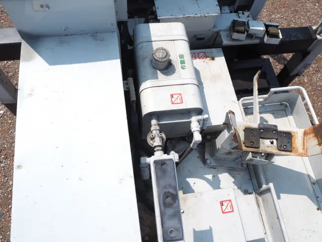 いすゞ エルフ PB-NKR81AN(2WD)の写真9