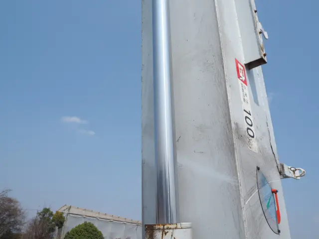 いすゞ エルフ PB-NKR81AN(2WD)の写真10