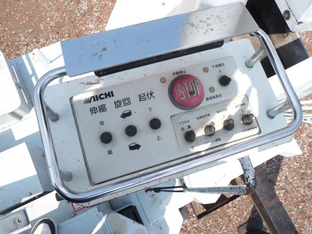 いすゞ エルフ PB-NKR81AN(2WD)の写真11