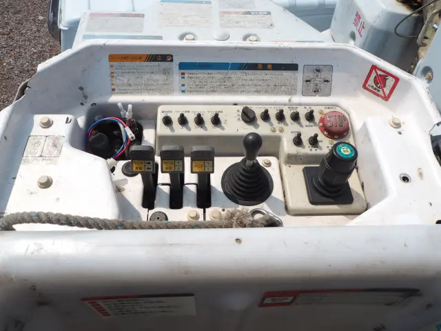 いすゞ エルフ PB-NKR81AN(2WD)の写真12