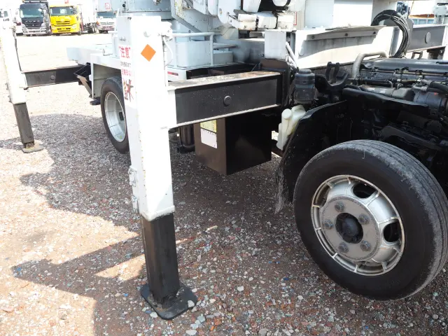 いすゞ エルフ PB-NKR81AN(2WD)の写真18