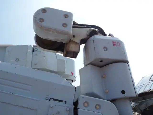 いすゞ エルフ PB-NKR81AN(2WD)の写真22