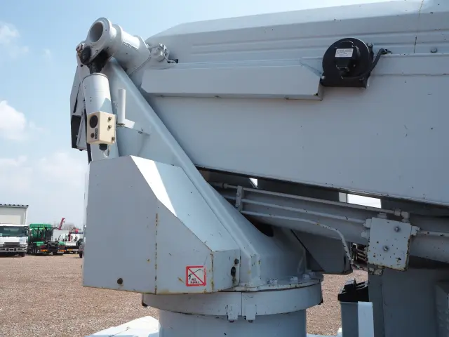 いすゞ エルフ PB-NKR81AN(2WD)の写真23