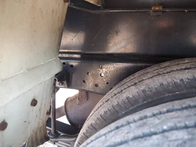 いすゞ エルフ PB-NKR81AN(2WD)の写真25