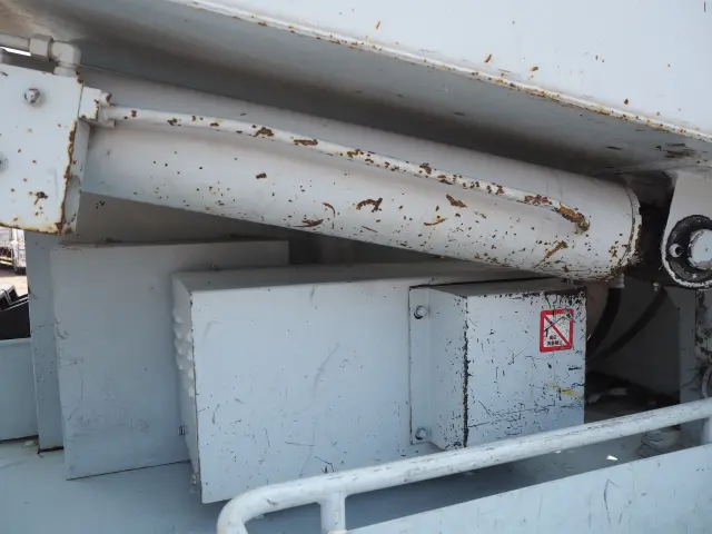 いすゞ エルフ PB-NKR81AN(2WD)の写真27