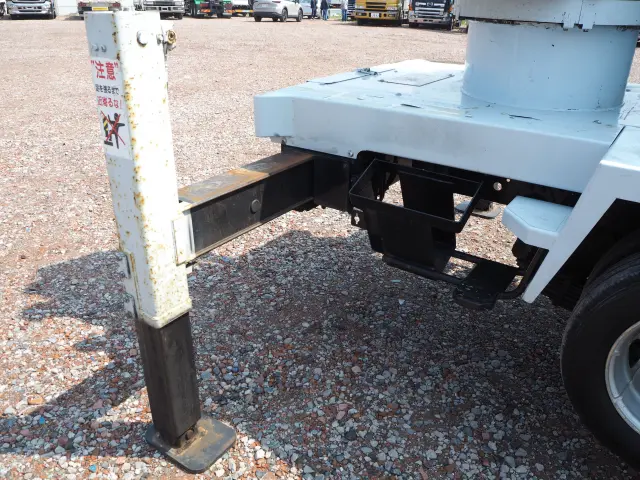 いすゞ エルフ PB-NKR81AN(2WD)の写真28