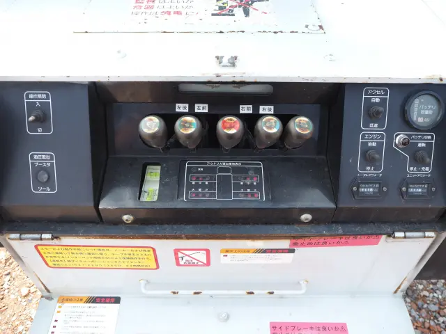 いすゞ エルフ PB-NKR81AN(2WD)の写真31