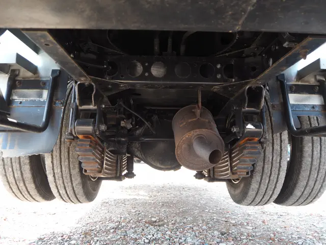 いすゞ エルフ PB-NKR81AN(2WD)の写真32