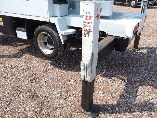いすゞ エルフ PB-NKR81AN(2WD)の写真33
