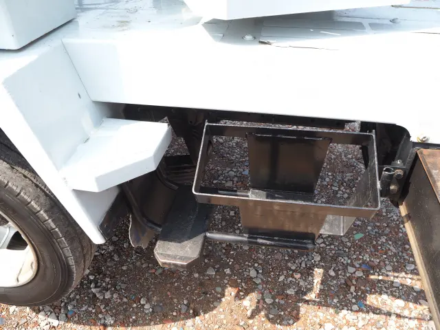 いすゞ エルフ PB-NKR81AN(2WD)の写真34