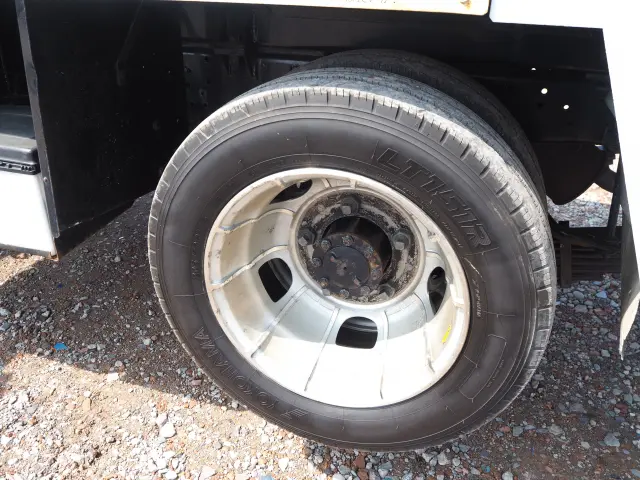 いすゞ エルフ PB-NKR81AN(2WD)の写真35