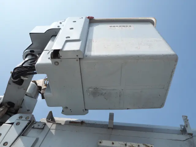 いすゞ エルフ PB-NKR81AN(2WD)の写真38