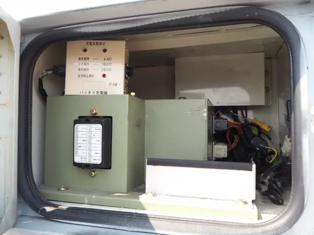 いすゞ エルフ PB-NKR81AN(2WD)の写真40