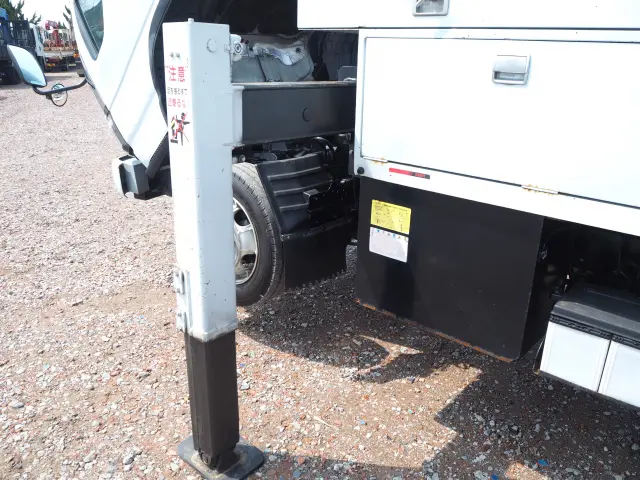 いすゞ エルフ PB-NKR81AN(2WD)の写真41
