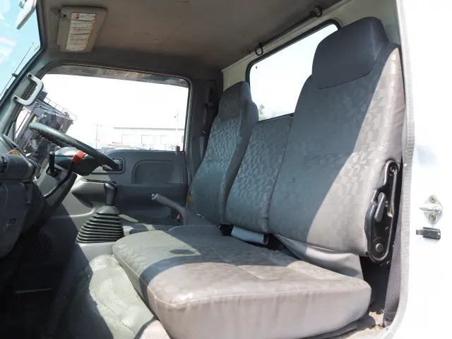 いすゞ エルフ PB-NKR81AN(2WD)の写真45