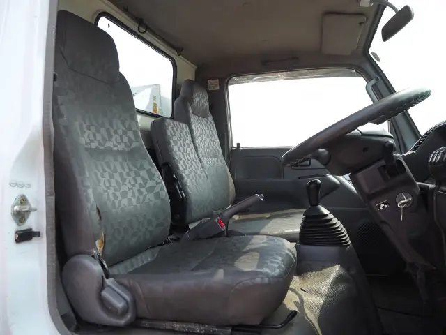 いすゞ エルフ PB-NKR81AN(2WD)の写真46