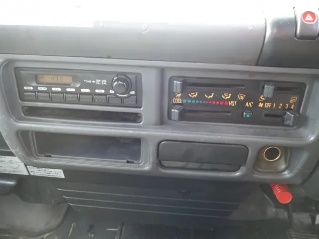 いすゞ エルフ PB-NKR81AN(2WD)の写真48