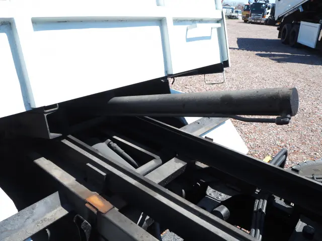 いすゞ エルフ PDG-NPR75N(2WD)の写真7