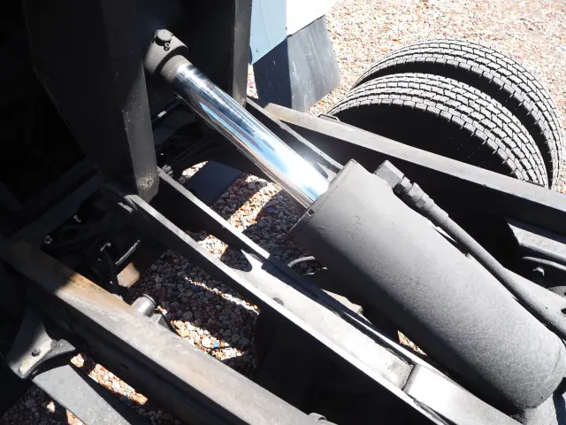 いすゞ エルフ PDG-NPR75N(2WD)の写真22