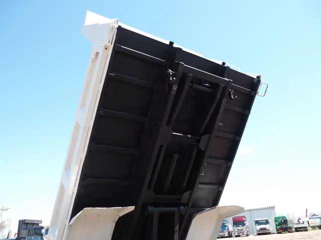 いすゞ エルフ PDG-NPR75N(2WD)の写真27