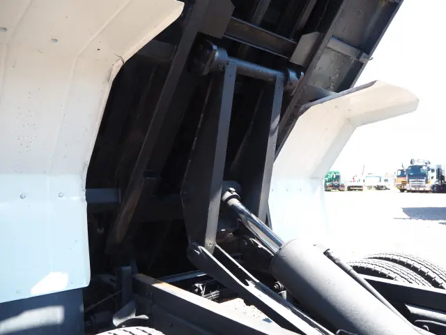 いすゞ エルフ PDG-NPR75N(2WD)の写真28