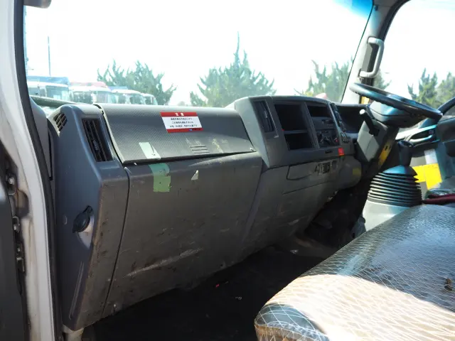 いすゞ エルフ PDG-NPR75N(2WD)の写真42