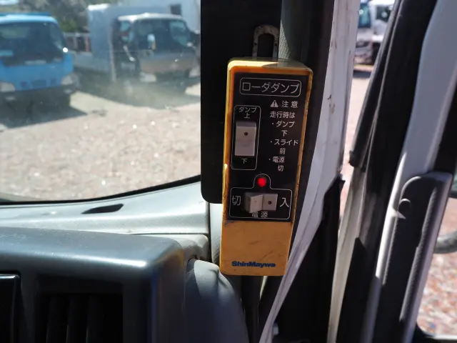 いすゞ エルフ PDG-NPR75N(2WD)の写真49