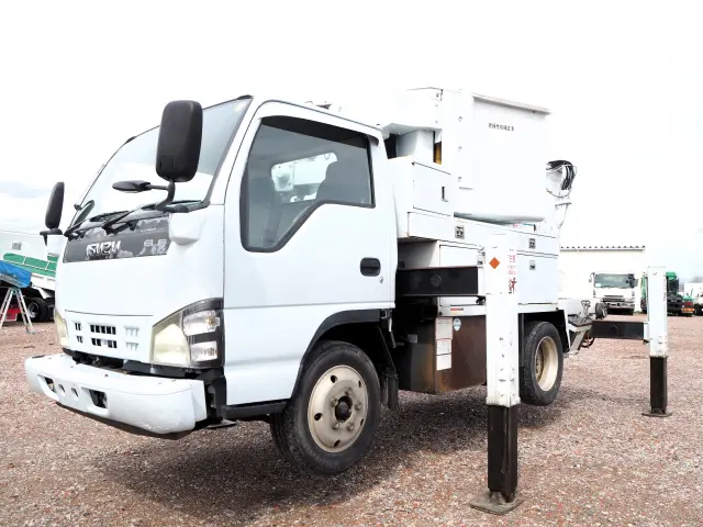 いすゞ エルフ PB-NKR81AN(2WD)の写真1