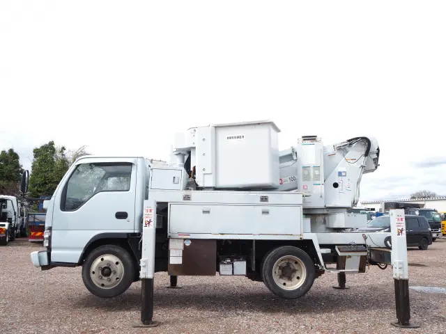 いすゞ エルフ PB-NKR81AN(2WD)の写真2