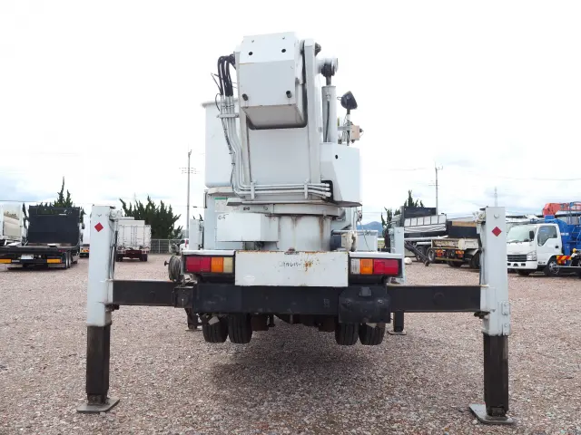 いすゞ エルフ PB-NKR81AN(2WD)の写真4