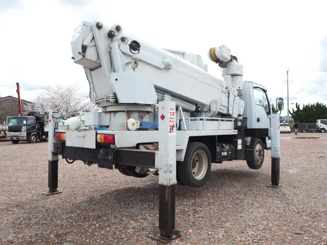 いすゞ エルフ PB-NKR81AN(2WD)の写真5