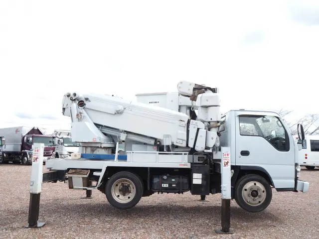 いすゞ エルフ PB-NKR81AN(2WD)の写真6