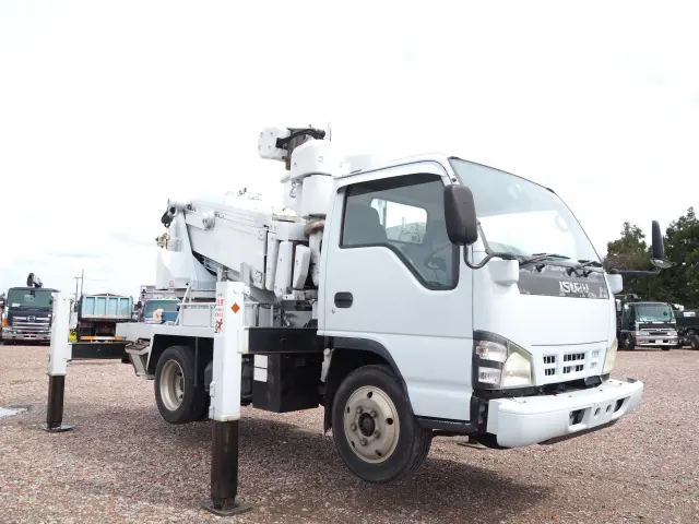 いすゞ エルフ PB-NKR81AN(2WD)の写真7