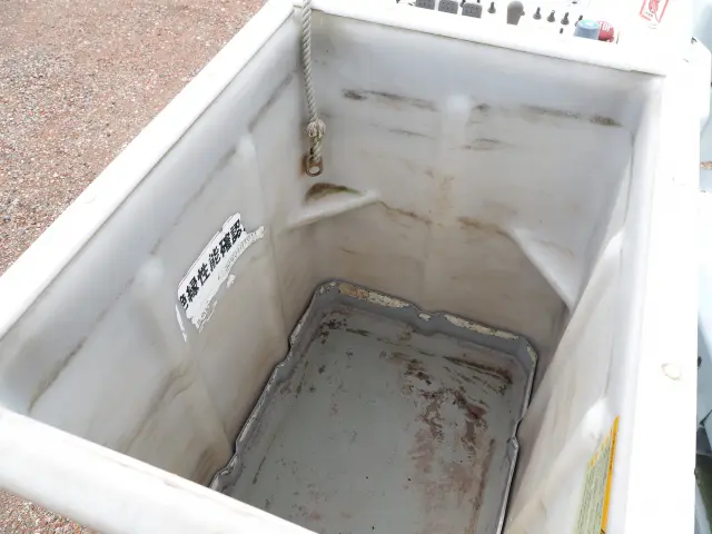 いすゞ エルフ PB-NKR81AN(2WD)の写真9