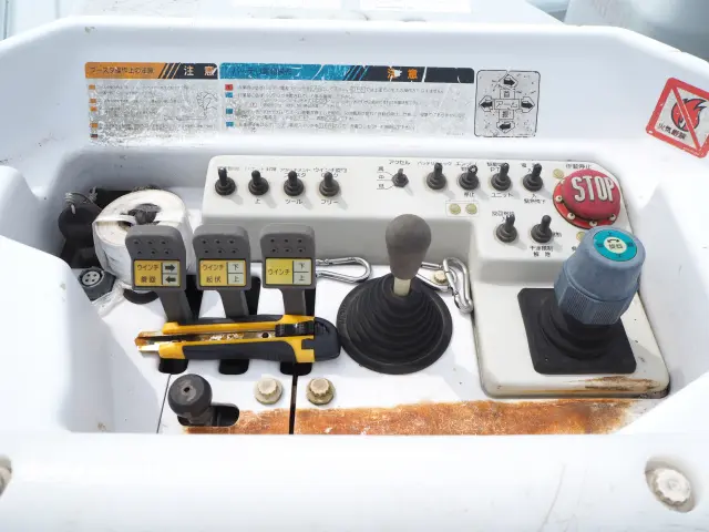 いすゞ エルフ PB-NKR81AN(2WD)の写真10