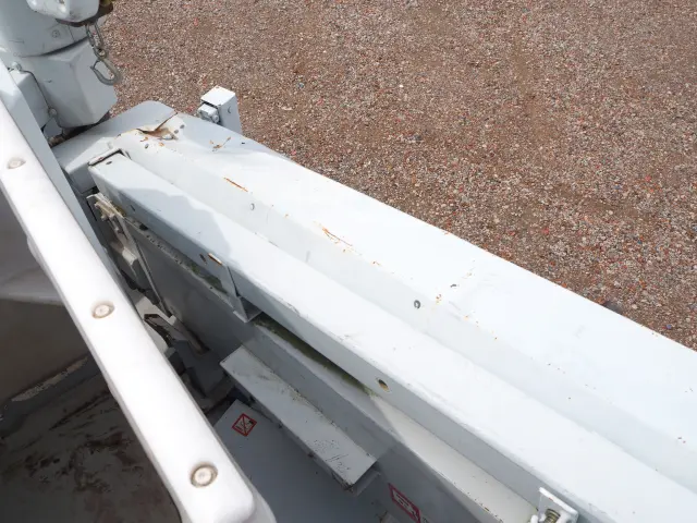 いすゞ エルフ PB-NKR81AN(2WD)の写真12