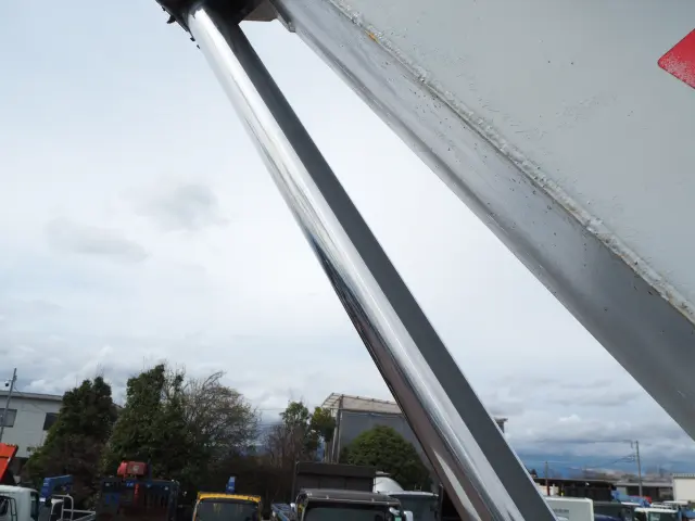 いすゞ エルフ PB-NKR81AN(2WD)の写真13