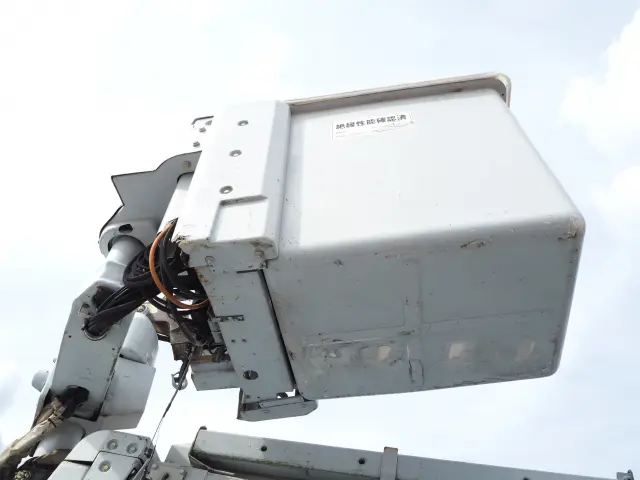 いすゞ エルフ PB-NKR81AN(2WD)の写真15