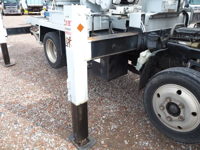 いすゞ エルフ PB-NKR81AN(2WD)の写真17