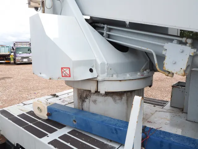 いすゞ エルフ PB-NKR81AN(2WD)の写真23