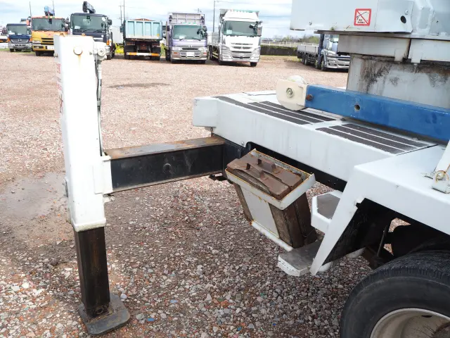 いすゞ エルフ PB-NKR81AN(2WD)の写真27