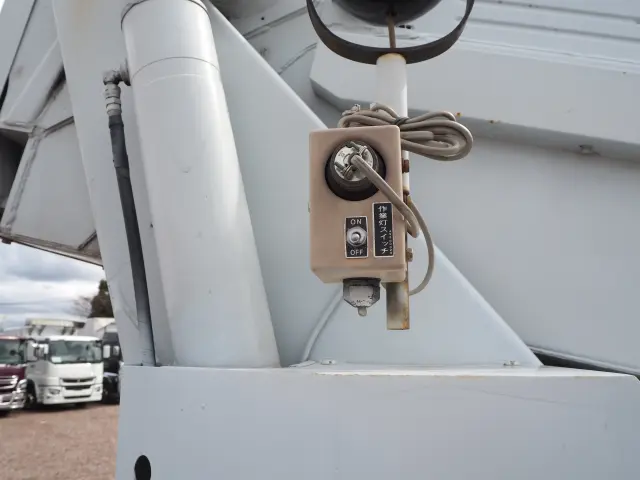 いすゞ エルフ PB-NKR81AN(2WD)の写真28